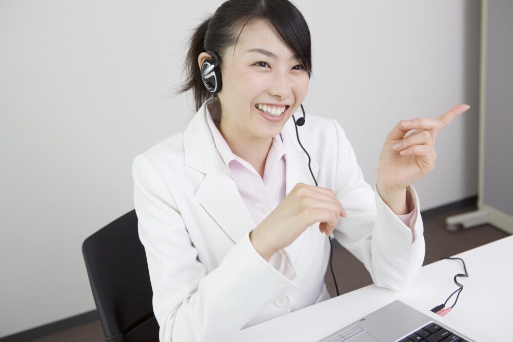 笑顔のリモア女性