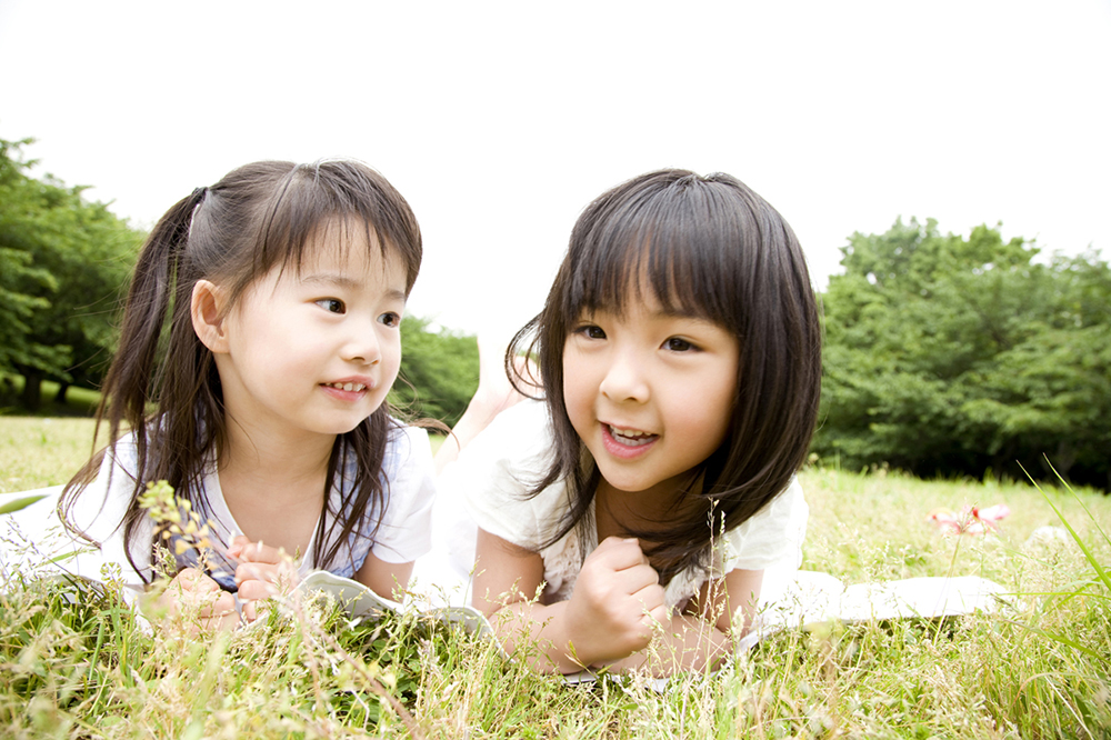 子どもの顎が小さいと歯並びに影響はある？リスクや矯正方法を解説